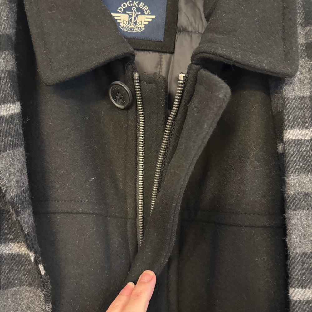NWOT Men’s Dockers Black Pea Coat with Plaid Scarf - Picture 3 of 7